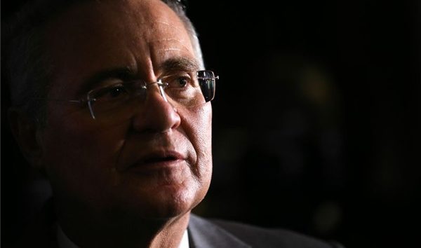  Renan dispara metralhadora giratória, ataca Temer e deixa liderança do PMDB