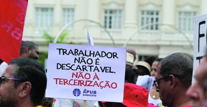  Futuro é sombrio com terceirização