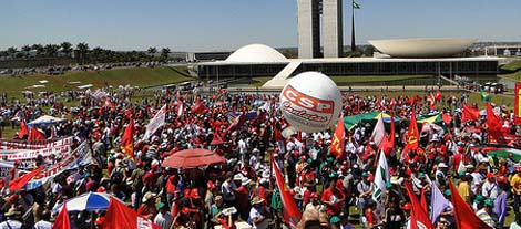  Movimento sindical realiza nova marcha para Brasília na terça-feira (11)