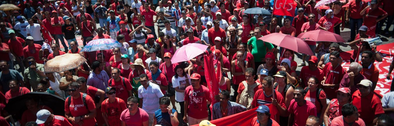 Trabalhadores sem teto fazem protesto em São Paulo