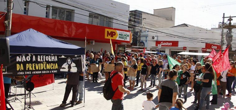  Pelotenses vão às ruas em Dia Nacional de Paralisação e Luta