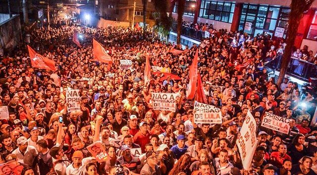  Ato em solidariedade a Lula reúne milhares em São Bernardo do Campo