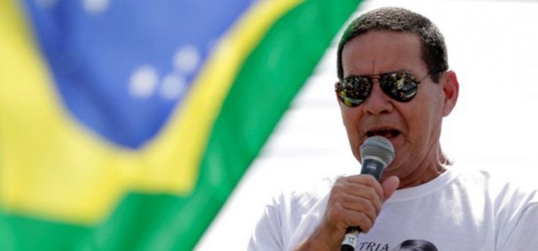  Vice de Bolsonaro defende fim da estabilidade no serviço público