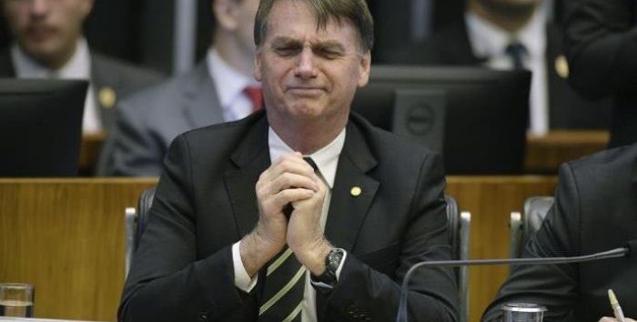  Caso de motorista de Flávio Bolsonaro pode indicar lavagem de dinheiro