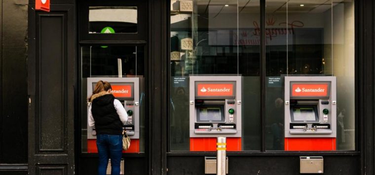  Santander fechará 20% de suas agências no Reino Unido