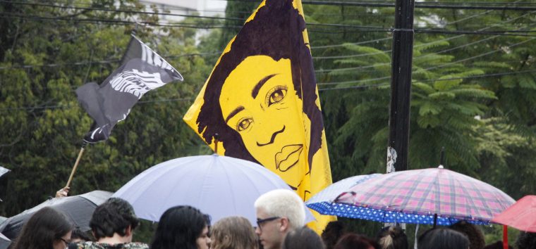  8M em Pelotas: mulheres lembram Marielle e pedem justiça