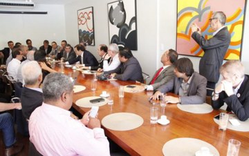  Centrais se reúnem com Maia e defendem contribuições sindicais via acordos coletivos