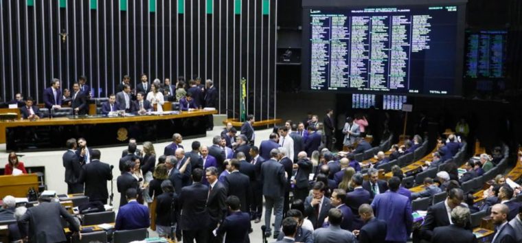  Na madrugada e sem alarde, Câmara aprova reforma da Previdência em 2º turno