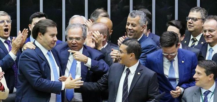  ‘Reforma’ vai tirar dinheiro do povo para encher o bolso dos banqueiros