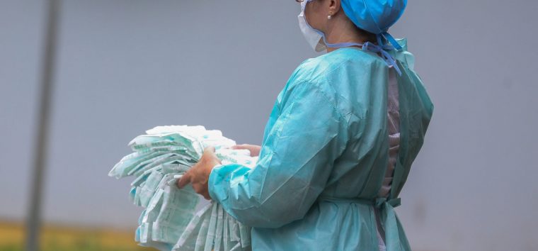  Com recorde de 150 enfermeiros mortos por Covid, Brasil tem risco de colapso no sistema de saúde