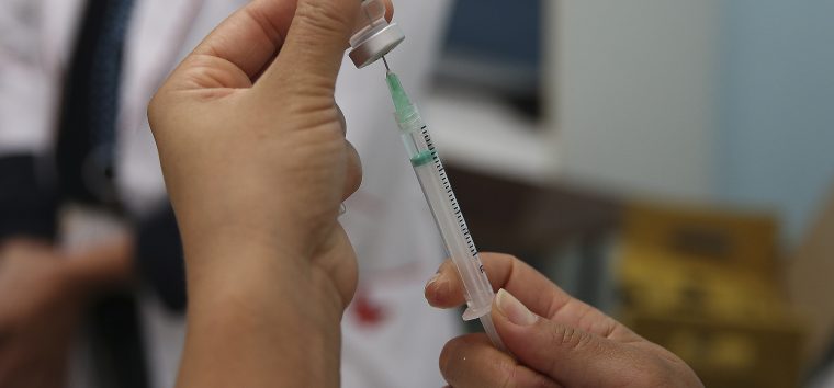  China anuncia que dará acesso universal à vacina do país contra covid-19