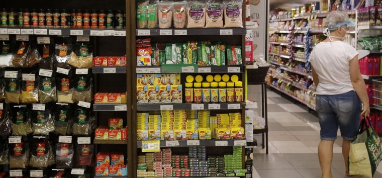  Preços de produtos disparam e cesta básica fica 20% mais cara