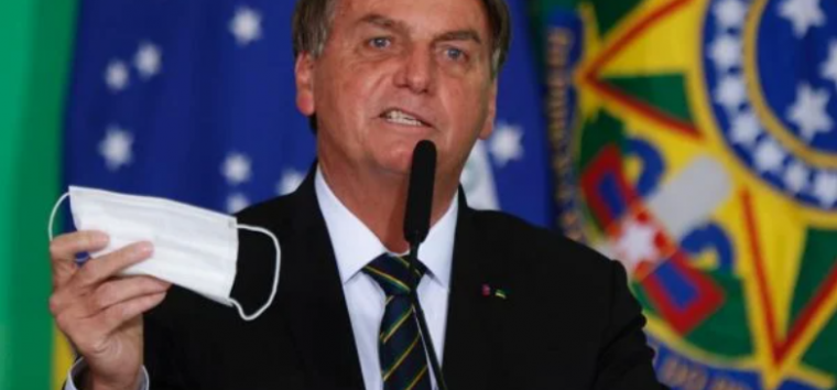  Bolsonaro segue campanha contra máscaras enquanto Brasil se aproxima de 500 mil mortos