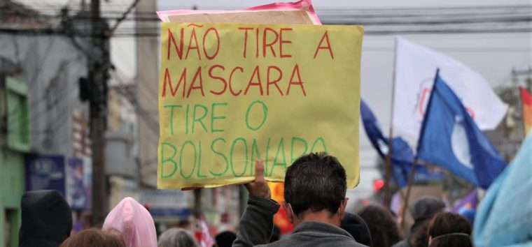  Pelotas vai às ruas por vacina no braço, comida no prato e pelo Fora Bolsonaro