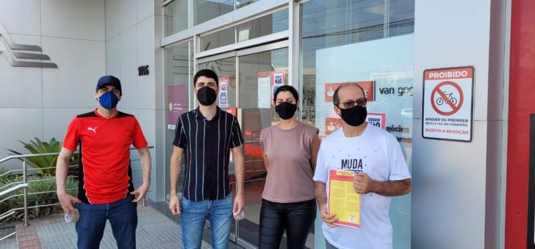  Sindicato faz ato contra abertura do Santander aos sábados