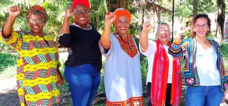  Moçambique : mulheres pelotenses participam de Festival