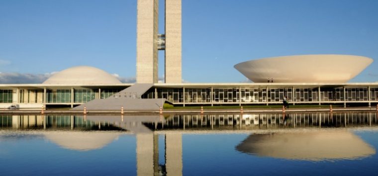  Reforçar a representação do trabalhador no Parlamento