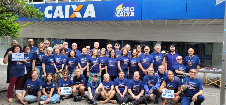  Funcionários e aposentados celebram aniversário da Caixa em Pelotas