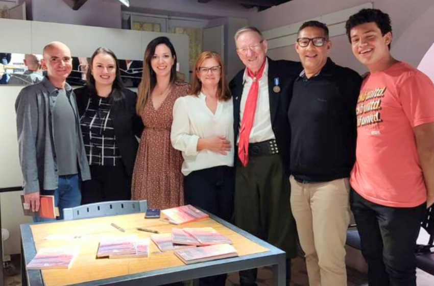  Lançamento de livro do bancário aposentado Paulo Luiz Souza reúne leitores