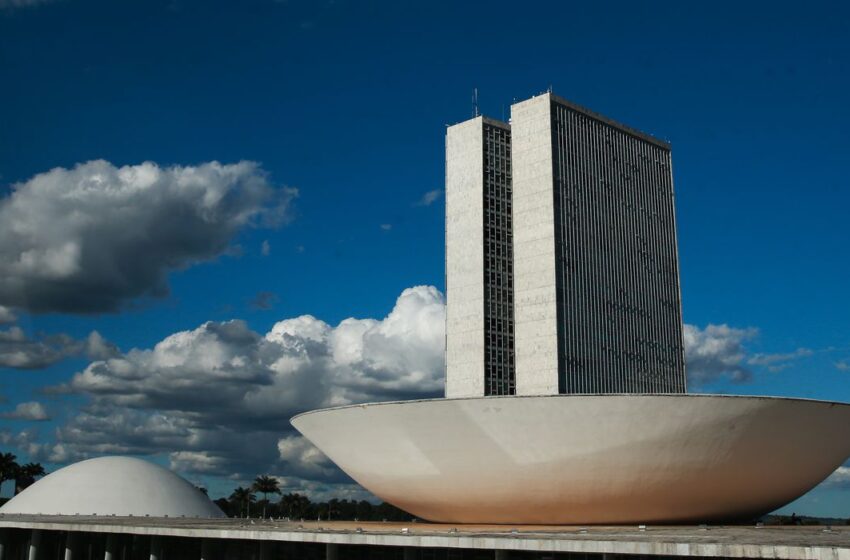  Câmara vota PL que restaura cobrança a sonegadores