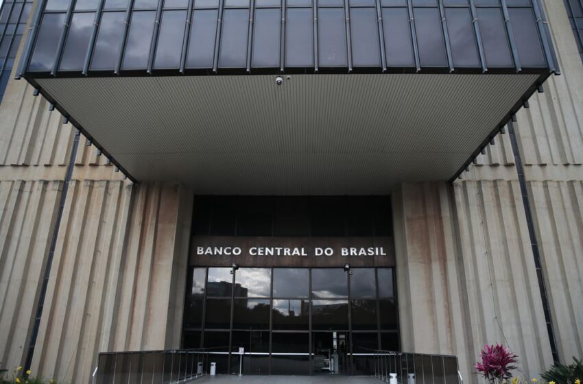  Após intensa pressão, Copom anuncia queda de Selic para 13,25%
