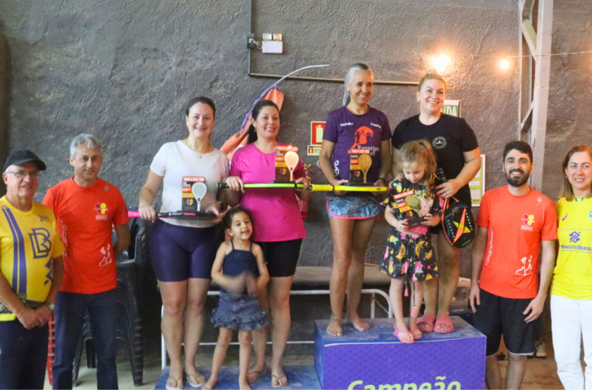  Torneio de Beach Tennis do Sindicato reúne dezenas de bancários e familiares