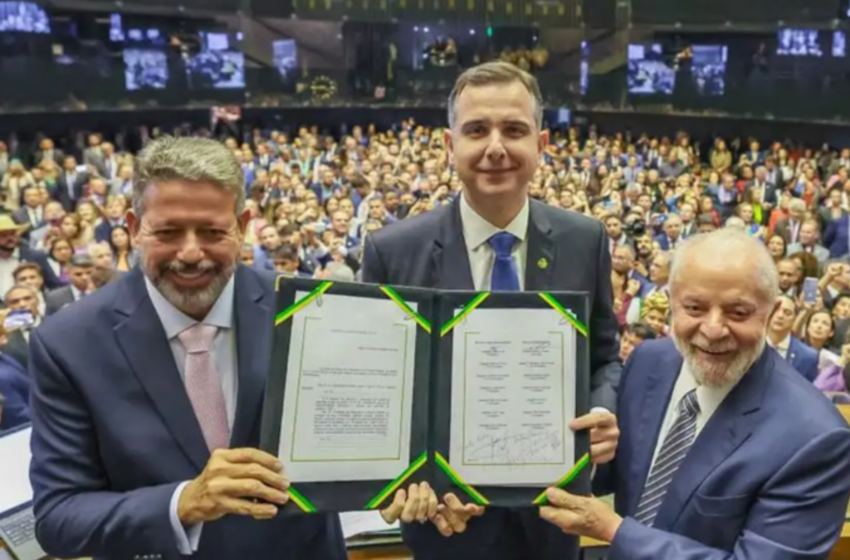  Reforma tributária foi promulgada nesta quarta-feira (20)