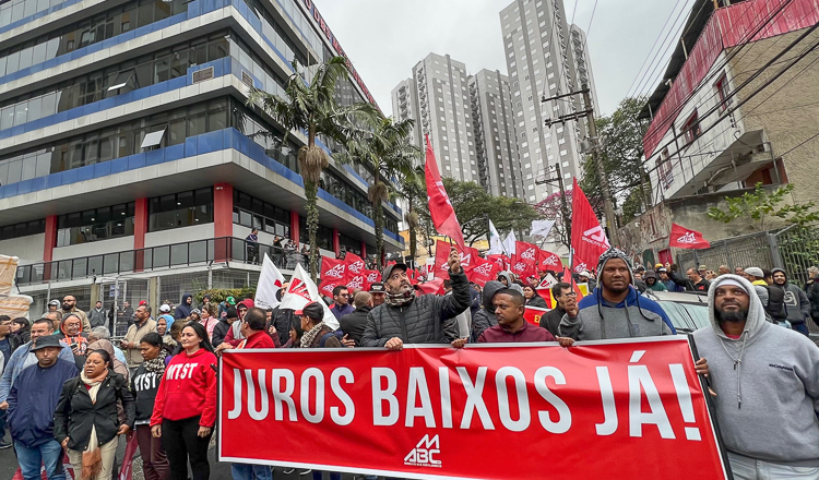  Pressão de trabalhadores que ajudou a derrubar juros segue em 2024