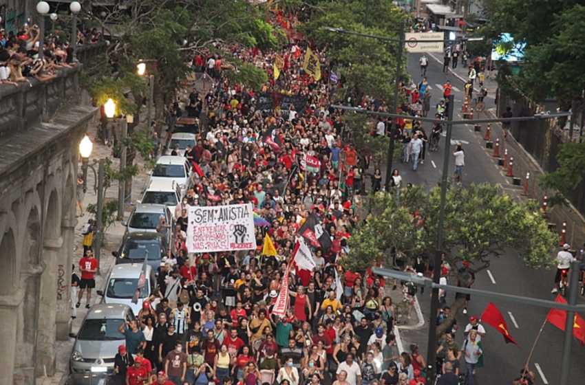  Movimentos sociais realizam ato em defesa da democracia neste sábado (23) em Porto Alegre