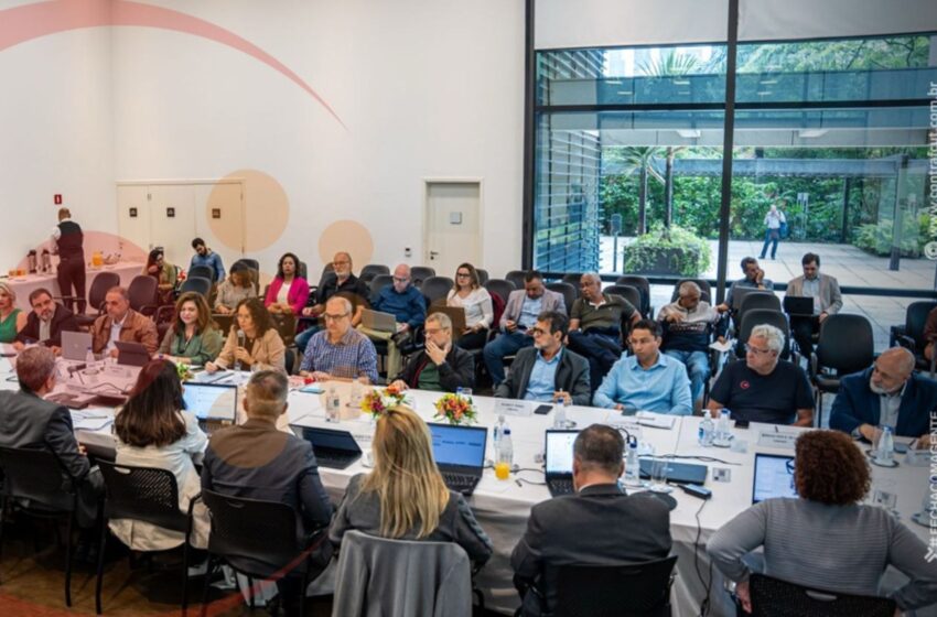  Mesa de Saúde debate condições de trabalho e saúde mental dos bancários