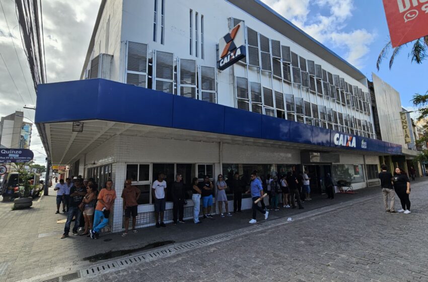 Filas persistem nas agências da Caixa e tempo de espera ultrapassa uma hora em Pelotas
